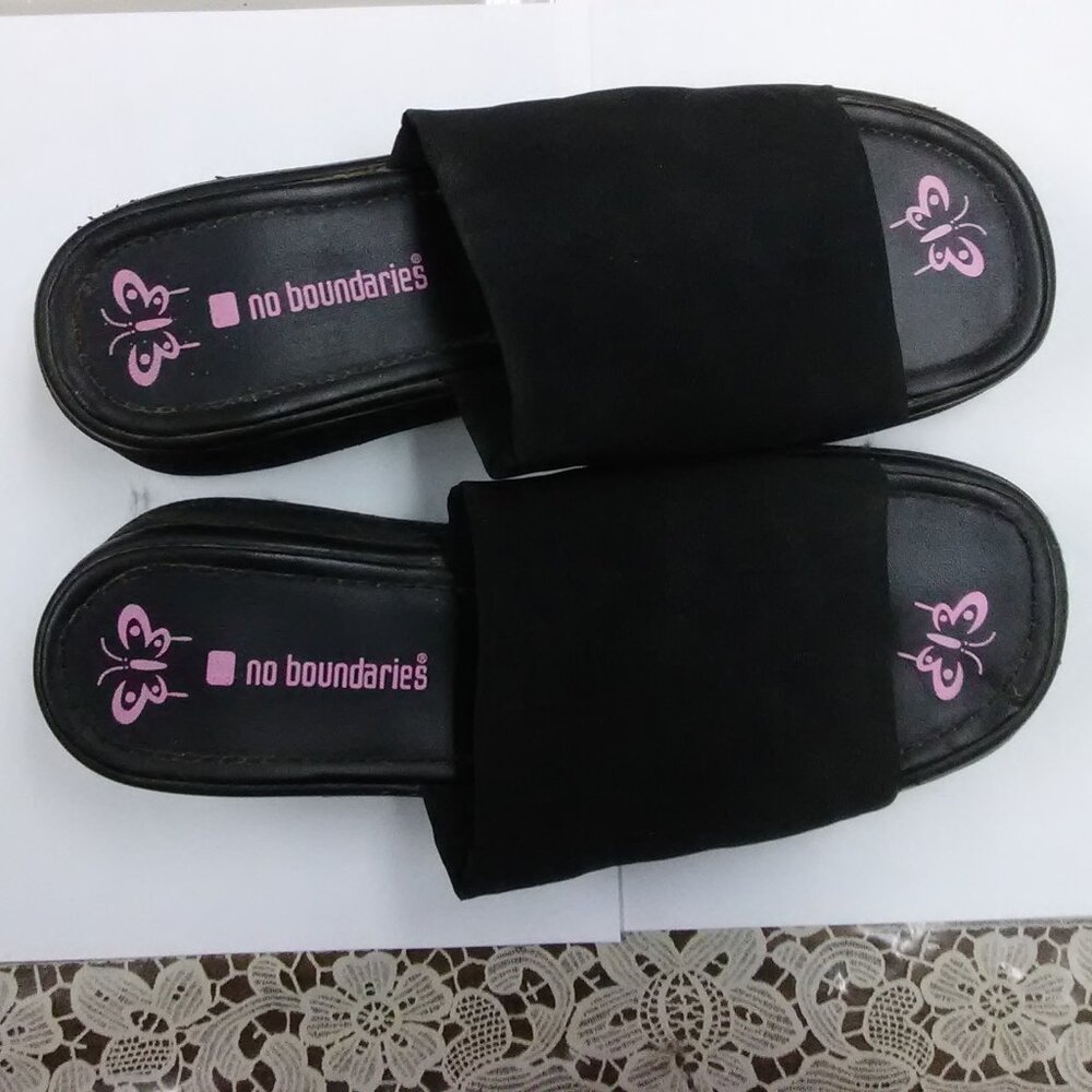 No Boundaries size 10 black platform sandals